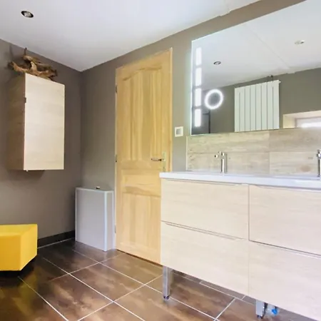 Le Moulin Du Gue En Vendee De 8 Atypique Et Exceptionnel Au Bord De L'eau A 30 Minutes Du Puydufou Agremente D'un Sauna Et Bain Nordique Au Feu De Bois Pour Vous Detendre Entre Amis Et Famille Vakantiehuis *