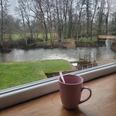 Vakantiehuis Le Moulin Du Gue En Vendee De 8 Atypique Et Exceptionnel Au Bord De L'eau A 30 Minutes Du Puydufou Agremente D'un Sauna Et Bain Nordique Au Feu De Bois Pour Vous Detendre Entre Amis Et Famille Sainte-Cécile