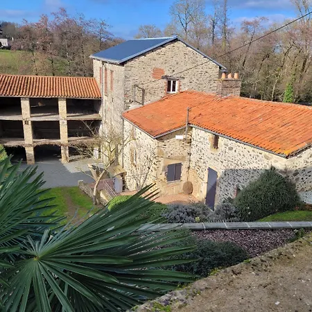 Ferienhaus Le Moulin Du Gue En Vendee De 8 Atypique Et Exceptionnel Au Bord De L'eau A 30 Minutes Du Puydufou Agremente D'un Sauna Et Bain Nordique Au Feu De Bois Pour Vous Detendre Entre Amis Et Famille *