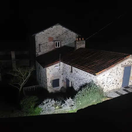 Ferienhaus Le Moulin Du Gue En Vendee De 8 Atypique Et Exceptionnel Au Bord De L'eau A 30 Minutes Du Puydufou Agremente D'un Sauna Et Bain Nordique Au Feu De Bois Pour Vous Detendre Entre Amis Et Famille *