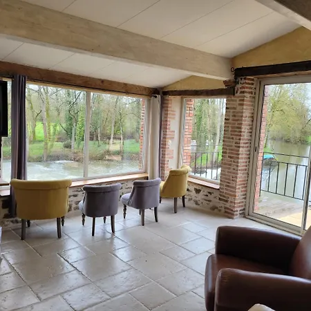 Le Moulin Du Gue En Vendee De 8 Atypique Et Exceptionnel Au Bord De L'eau A 30 Minutes Du Puydufou Agremente D'un Sauna Et Bain Nordique Au Feu De Bois Pour Vous Detendre Entre Amis Et Famille