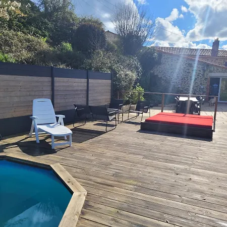 Le Moulin Du Gue En Vendee De 8 Atypique Et Exceptionnel Au Bord De L'eau A 30 Minutes Du Puydufou Agremente D'un Sauna Et Bain Nordique Au Feu De Bois Pour Vous Detendre Entre Amis Et Famille *