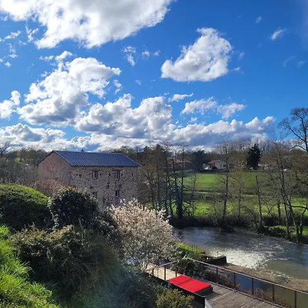 Le Moulin Du Gue En Vendee De 8 Atypique Et Exceptionnel Au Bord De L'eau A 30 Minutes Du Puydufou Agremente D'un Sauna Et Bain Nordique Au Feu De Bois Pour Vous Detendre Entre Amis Et Famille בית נופש Sainte-Cécile