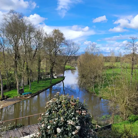 Le Moulin Du Gue En Vendee De 8 Atypique Et Exceptionnel Au Bord De L'eau A 30 Minutes Du Puydufou Agremente D'un Sauna Et Bain Nordique Au Feu De Bois Pour Vous Detendre Entre Amis Et Famille Sainte-Cécile