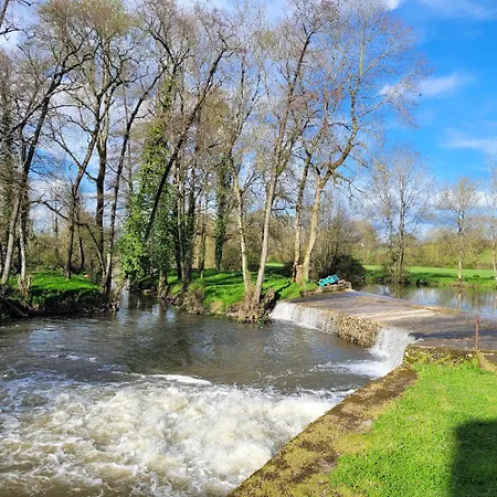 Le Moulin Du Gue En Vendee De 8 Atypique Et Exceptionnel Au Bord De L'eau A 30 Minutes Du Puydufou Agremente D'un Sauna Et Bain Nordique Au Feu De Bois Pour Vous Detendre Entre Amis Et Famille * Sainte-Cécile