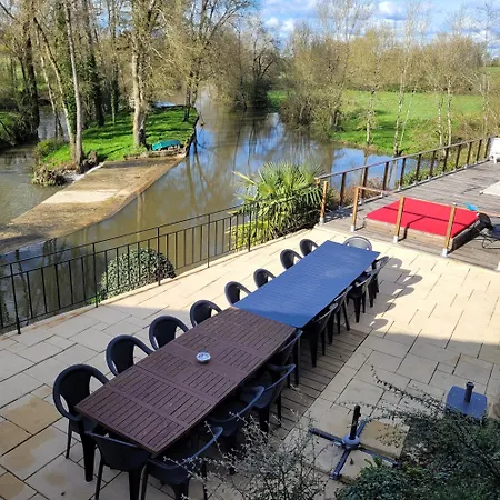 בית נופש Le Moulin Du Gue En Vendee De 8 Atypique Et Exceptionnel Au Bord De L'eau A 30 Minutes Du Puydufou Agremente D'un Sauna Et Bain Nordique Au Feu De Bois Pour Vous Detendre Entre Amis Et Famille Sainte-Cécile
