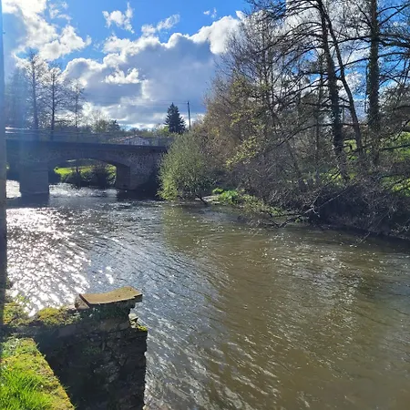 Vakantiehuis Le Moulin Du Gue En Vendee De 8 Atypique Et Exceptionnel Au Bord De L'eau A 30 Minutes Du Puydufou Agremente D'un Sauna Et Bain Nordique Au Feu De Bois Pour Vous Detendre Entre Amis Et Famille