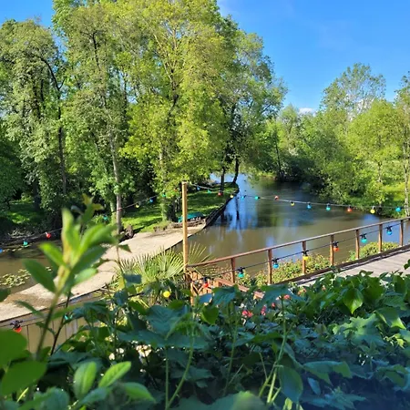 Vakantiehuis Le Moulin Du Gue En Vendee De 8 Atypique Et Exceptionnel Au Bord De L'eau A 30 Minutes Du Puydufou Agremente D'un Sauna Et Bain Nordique Au Feu De Bois Pour Vous Detendre Entre Amis Et Famille