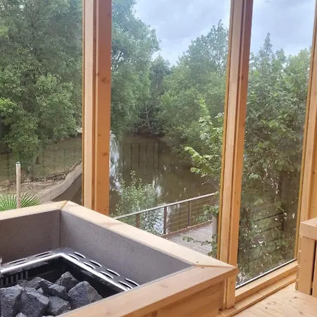 Le Moulin Du Gue En Vendee De 8 Atypique Et Exceptionnel Au Bord De L'eau A 30 Minutes Du Puydufou Agremente D'un Sauna Et Bain Nordique Au Feu De Bois Pour Vous Detendre Entre Amis Et Famille Vakantiehuis