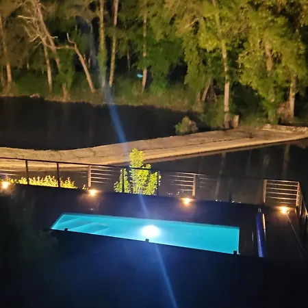 Le Moulin Du Gue En Vendee De 8 Atypique Et Exceptionnel Au Bord De L'eau A 30 Minutes Du Puydufou Agremente D'un Sauna Et Bain Nordique Au Feu De Bois Pour Vous Detendre Entre Amis Et Famille Vakantiehuis *