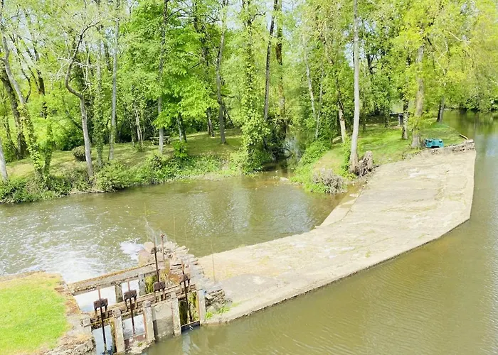 Le Moulin Du Gué En Vendée De 8 Atypique Et Exceptionnel Au Bord De L'eau à 30 Minutes Du Puydufou Agrémenté D'un Sauna Et Bain Nordique Au Feu De Bois Pour Vous Détendre Entre Amis Et Famille Сasa de vacaciones *