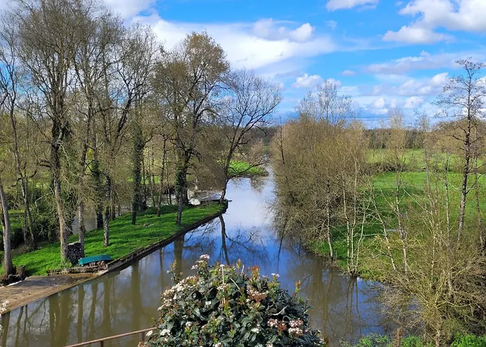 Le Moulin Du Gué En Vendée De 8 Atypique Et Exceptionnel Au Bord De L'eau à 30 Minutes Du Puydufou Agrémenté D'un Sauna Et Bain Nordique Au Feu De Bois Pour Vous Détendre Entre Amis Et Famille Sainte-Cécile