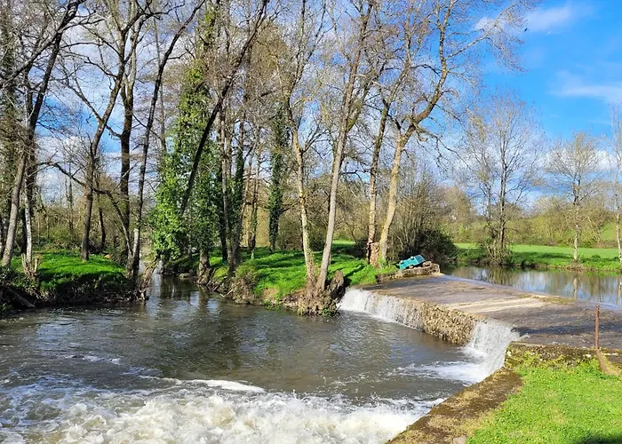 Le Moulin Du Gué En Vendée De 8 Atypique Et Exceptionnel Au Bord De L'eau à 30 Minutes Du Puydufou Agrémenté D'un Sauna Et Bain Nordique Au Feu De Bois Pour Vous Détendre Entre Amis Et Famille * Sainte-Cécile