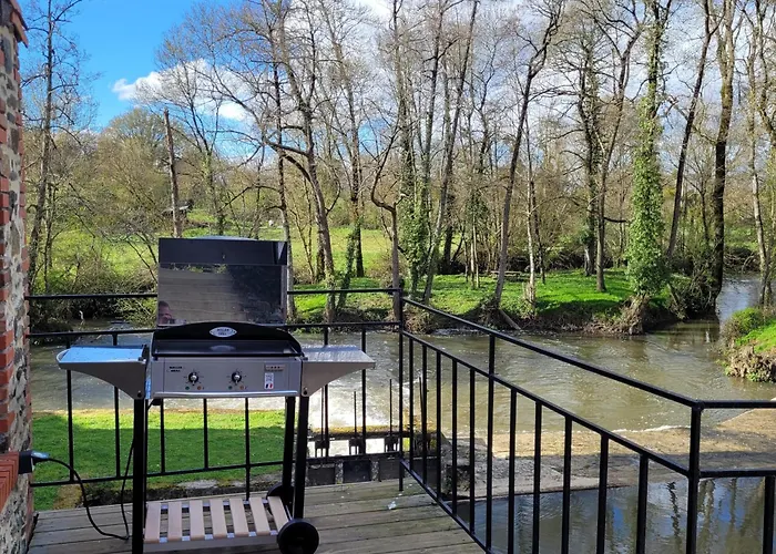 Le Moulin Du Gué En Vendée De 8 Atypique Et Exceptionnel Au Bord De L'eau à 30 Minutes Du Puydufou Agrémenté D'un Sauna Et Bain Nordique Au Feu De Bois Pour Vous Détendre Entre Amis Et Famille Сasa de vacaciones *