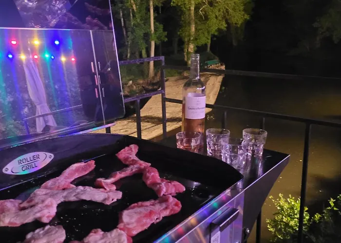 Сasa de vacaciones Le Moulin Du Gué En Vendée De 8 Atypique Et Exceptionnel Au Bord De L'eau à 30 Minutes Du Puydufou Agrémenté D'un Sauna Et Bain Nordique Au Feu De Bois Pour Vous Détendre Entre Amis Et Famille