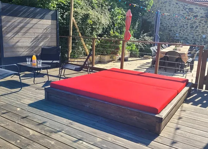 Le Moulin Du Gué En Vendée De 8 Atypique Et Exceptionnel Au Bord De L'eau à 30 Minutes Du Puydufou Agrémenté D'un Sauna Et Bain Nordique Au Feu De Bois Pour Vous Détendre Entre Amis Et Famille Сasa de vacaciones Sainte-Cécile