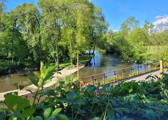 Сasa de vacaciones Le Moulin Du Gué En Vendée De 8 Atypique Et Exceptionnel Au Bord De L'eau à 30 Minutes Du Puydufou Agrémenté D'un Sauna Et Bain Nordique Au Feu De Bois Pour Vous Détendre Entre Amis Et Famille