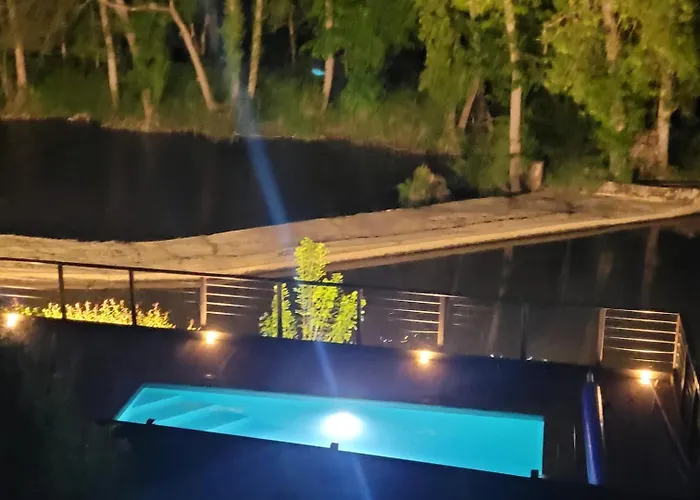 Le Moulin Du Gué En Vendée De 8 Atypique Et Exceptionnel Au Bord De L'eau à 30 Minutes Du Puydufou Agrémenté D'un Sauna Et Bain Nordique Au Feu De Bois Pour Vous Détendre Entre Amis Et Famille Сasa de vacaciones *