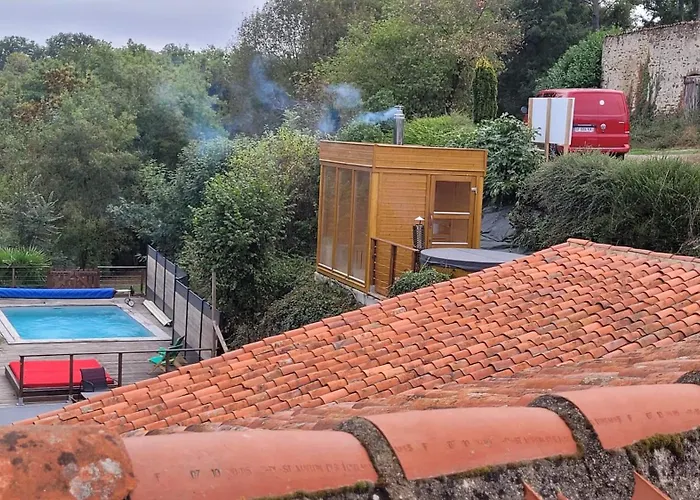 Le Moulin Du Gué En Vendée De 8 Atypique Et Exceptionnel Au Bord De L'eau à 30 Minutes Du Puydufou Agrémenté D'un Sauna Et Bain Nordique Au Feu De Bois Pour Vous Détendre Entre Amis Et Famille Сasa de vacaciones *
